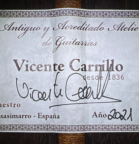 The label of a 2021 Vicente Carrillo "Maestro Double Top" classical guitar made with cedar soundboard and African rosewood back and sides
