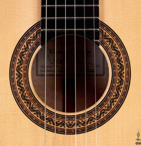 The rosette of a2022 Vicente Carrillo &quot;Maestro Double Top&quot; classical guitar made with spruce top and maple back and sides