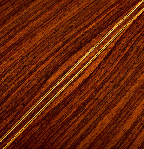 The back center seam of a 2024 Vicente Carrillo "Herencia" classical guitar made of cedar and Indian rosewood