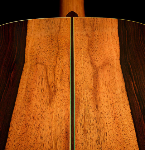 The center seam of the back of a 2025 Vicente Carrillo "Primera Especial" classical guitar made of cedar and Malaysian blackwood