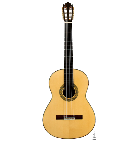The front of a 2025 Vicente Carrillo "Primera Especial" classical guitar made of spruce and Malaysian blackwood