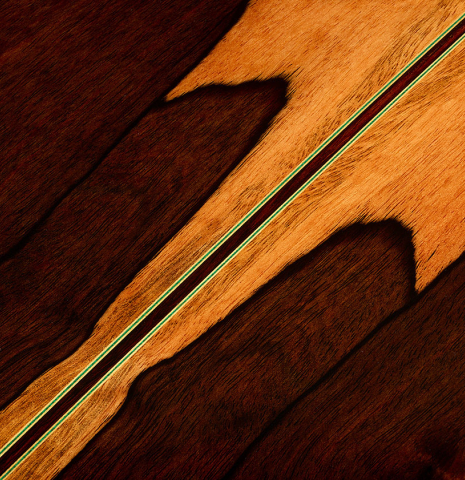 The back center seam of a 2025 Vicente Carrillo "Primera Especial" classical guitar made of spruce and Malaysian blackwood