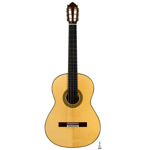 The front of a 2025 Vicente Carrillo "Primera Especial" classical guitar made of spruce and Malaysian blackwood
