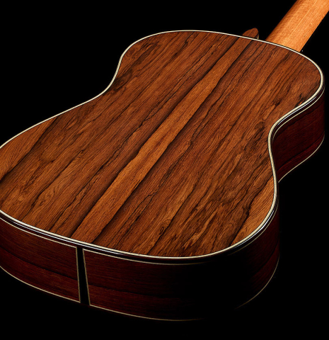 The back and sides of a 2025 Gerardo Centonze classical guitar made of cedar and African rosewood