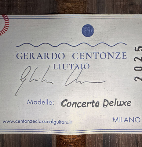 The label of a 2025 Gerardo Centonze classical guitar made of cedar and African rosewood