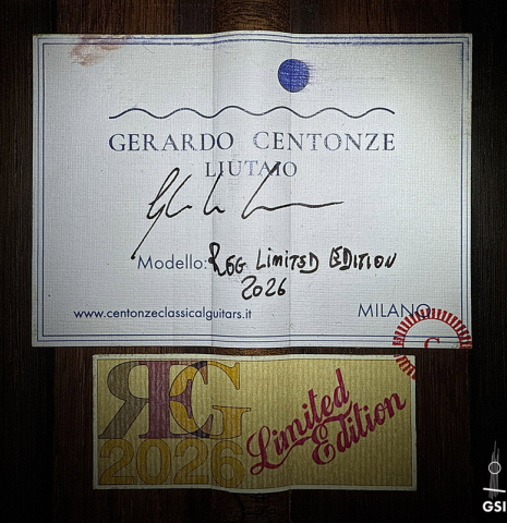 The label of a 2026 Gerardo Centonze "The Blue Guitar" classical guitar made of spruce and African rosewood