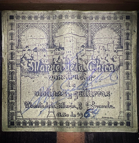 The label of a 1964 Manuel de la Chica (ex Frederick Noad) classical guitar made of spruce and CSA rosewood