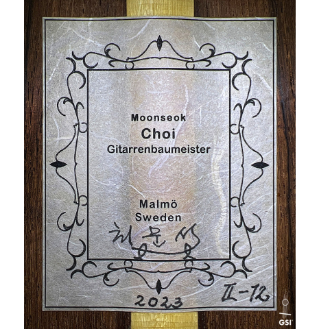 The label of a 2023 Moonseok Choi classical guitar made with spruce and African rosewood.