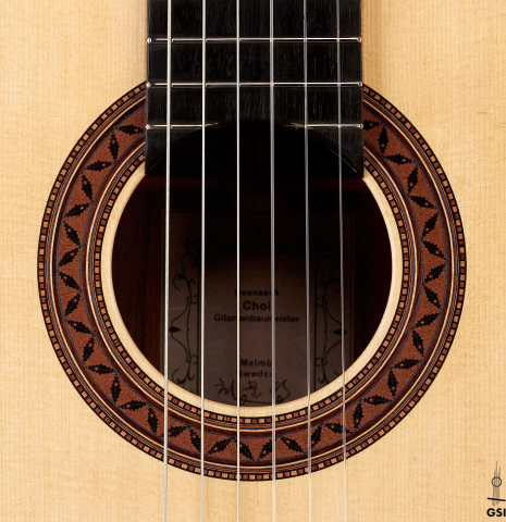 The rosette of a 2023 Moonseok Choi classical guitar made with spruce and African rosewood.
