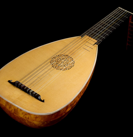 The body of a 1994 Brian Cohen "8-Course Renaissance Lute" made of spruce and maple