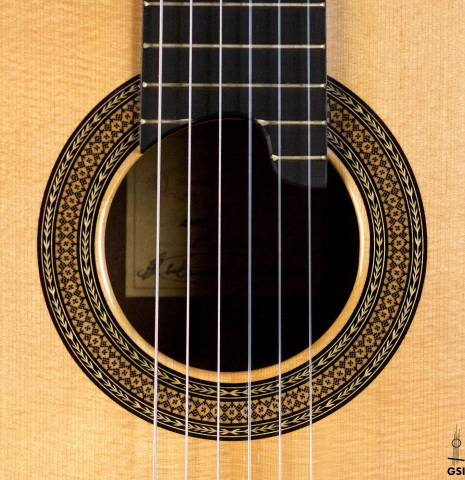 The rosette of a 2009 Manuel Contreras II "Especial" classical guitar made of spruce and African rosewood