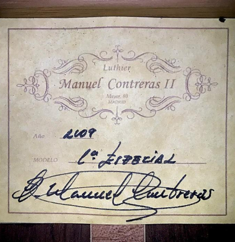 The label of a 2009 Manuel Contreras II "Especial" classical guitar made of spruce and African rosewood