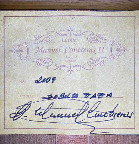 The label of a 2009 Manuel Contreras II "Double Top" classical guitar made with cedar top and CSA rosewood back and sides.