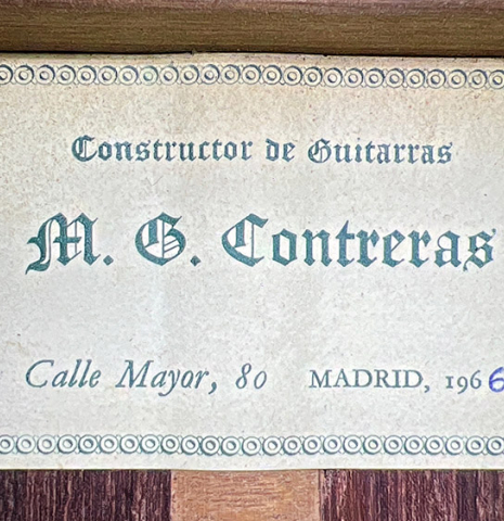 The label of a 1966 Manuel Contreras classical guitar made with cedar and Indian rosewood
