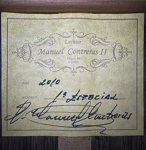 The label of a 2010 Manuel Contreras II "1a Especial" classical guitar made of cedar and CSA rosewood