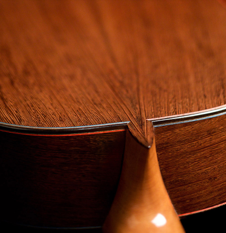 The back and heel of a 2022 Luis Fernandez de Cordoba "Tricolor" made of cedar and wenge