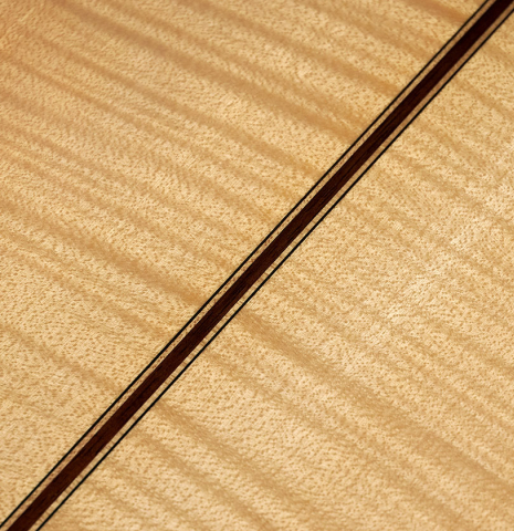 Close-up of the back center seam of a new Cordoba Luthier Select Series &quot;Santos Hernandez&quot; made of spruce and maple