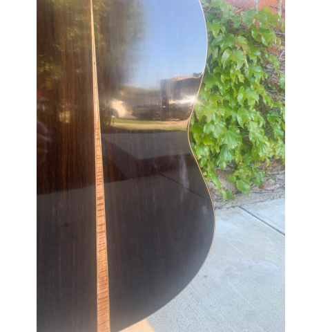 The delaminated finish on the back of a 2020 Yulong Guo "Granada" classical guitar made of spruce and CSA rosewood