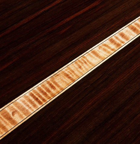 The maple back center strip of a 2020 Yulong Guo "Granada" classical guitar made of spruce and CSA rosewood