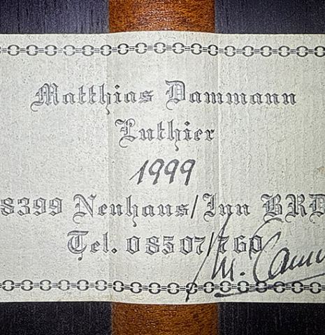 The label of a 1999 Matthias Dammann double-top classical guitar made of cedar and CSA rosewood