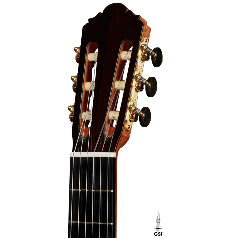 The headstock of a 2023 Thomas Dauge classical guitar made of spruce and Indian rosewood