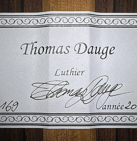 The label of a 2025 Thomas Dauge classical guitar made of spruce and African rosewood