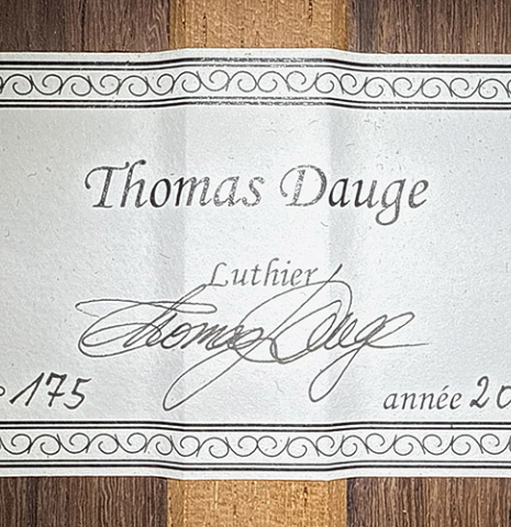 The label of a 2026 Thomas Dauge classical guitar made of spruce and African rosewood
