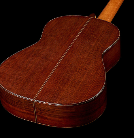 The back and sides of a 2019 Thomas Dauge "d'après Daniel Friederich" classical guitar made of cedar and Indian rosewood
