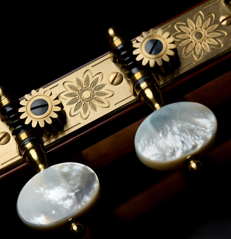 The tuning machines of a 2019 Thomas Dauge "d'après Daniel Friederich" classical guitar made of cedar and Indian rosewood