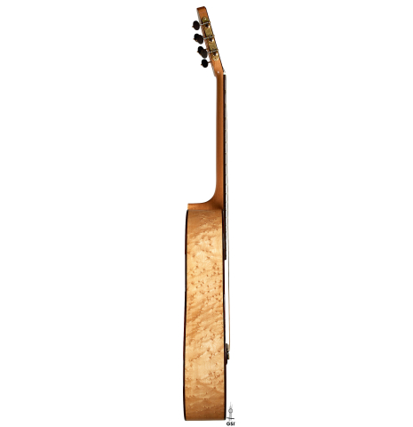 The side of a 2025 Francesco De Gregorio "Torres, SE 111" classical guitar made of spruce and maple