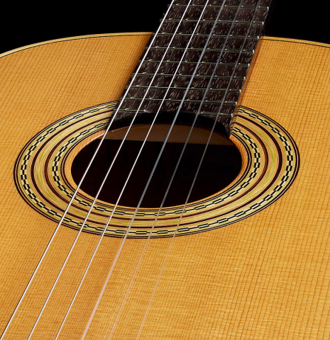 The soundboard of a 2025 Francesco De Gregorio "Torres, SE 111" classical guitar made of spruce and maple