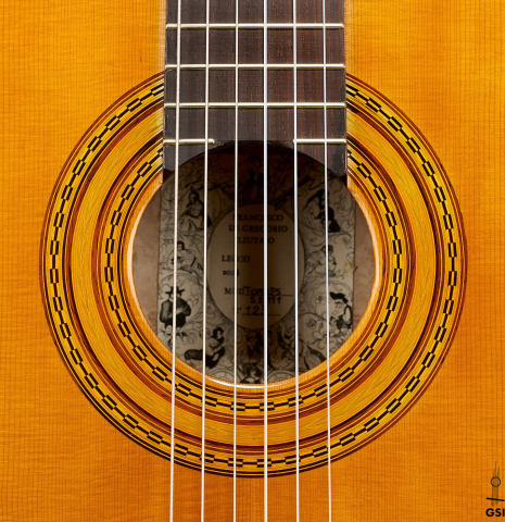 The rosette of a 2025 Francesco De Gregorio "Torres, SE 111" classical guitar made of spruce and maple