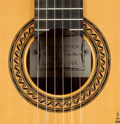 The rosette of a 2015 Ethan Deutsch w/pegs flamenco negra guitar made of spruce and CSA rosewood