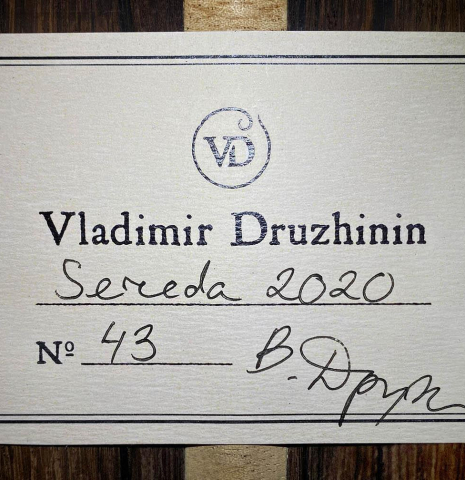 The label of a 2020 Vladimir Druzhinin classical guitar made of cedar and African rosewood. The label of a 2020 Vladimir Druzhinin classical guitar made of cedar and African rosewood.