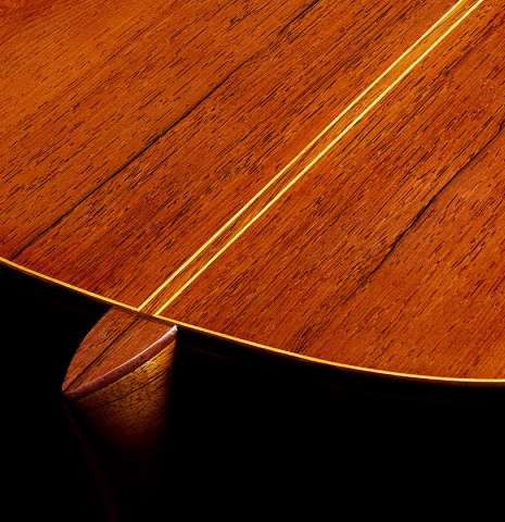 The heel, back binding and purfling of a 2025 Vladimir Druzhinin classical guitar made of spruce and African rosewood