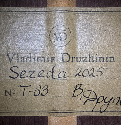 The label of a 2025 Vladimir Druzhinin classical guitar made of spruce and African rosewood