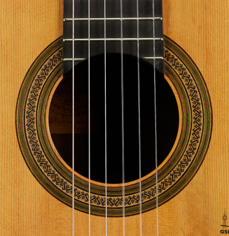 The rosette of a 1981 Jeffrey Elliott classical guitar made of spruce and CSA rosewood