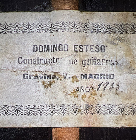 The label of a 1933 Domingo Esteso classical guitar made with spruce and CSA rosewood