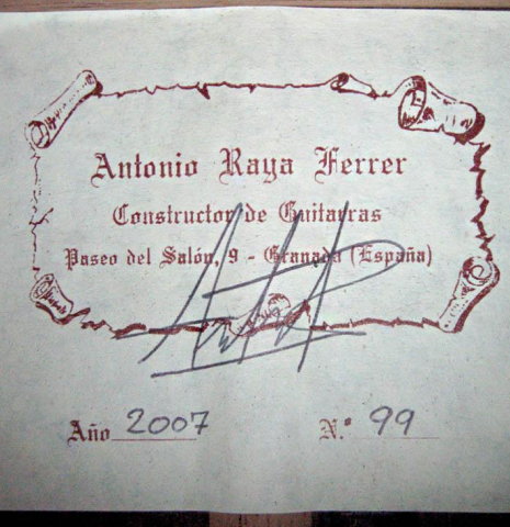 The label of a 2007 Antonio Raya Ferrer classical guitar made of cedar and Indian rosewood