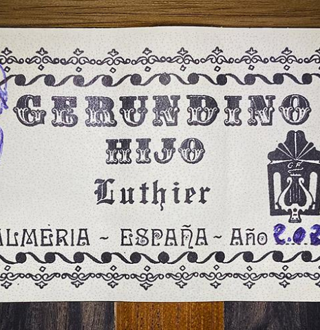 This is the label of a 2020 Gerundino Fernandez Hijo &quot;Negra&quot; flamenco guitar made with exotic ebony and cedar presented