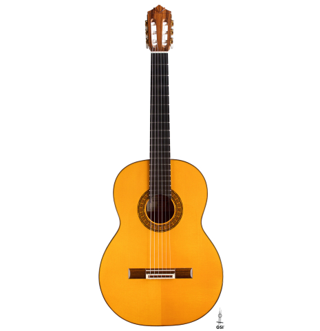 The front of a 2021 Gerundino Fernandez Hijo &quot;Negra&quot; flamenco guitar made with spruce and pau ferro on a white background