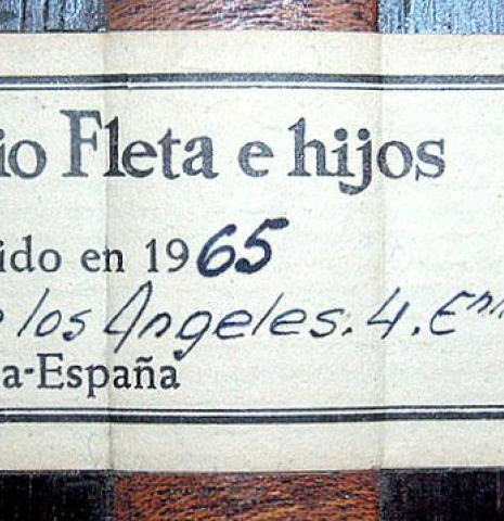 The label of a 1965 Ignacio Fleta classical guitar made of spruce and CSA rosewood