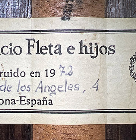 The label of a 1972 Ignacio Fleta classical guitar made of cedar and Indian rosewood
