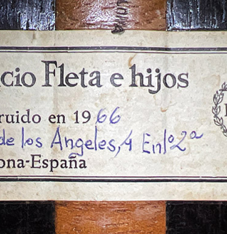 The label of a 1966 Ignacio Fleta classical guitar made of spruce and CSA rosewood