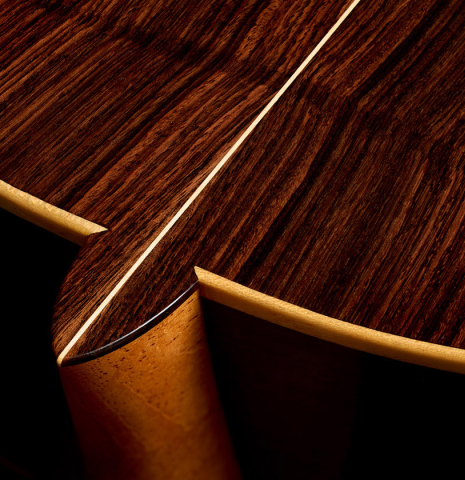 The heel, back binding and purfling of a 2025 Liuteria Frignani "1910 Manuel Ramirez" classical guitar made of spruce and Indian rosewood