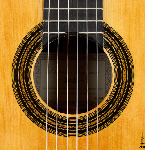 The rosette of a 2026 Liuteria Frignani "1910 Manuel Ramirez" classical guitar made of spruce and Indian rosewood