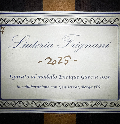 The label of a 2025 Liuteria Frignani "1915 Enrique Garcia" classical guitar made of spruce and Indian rosewood