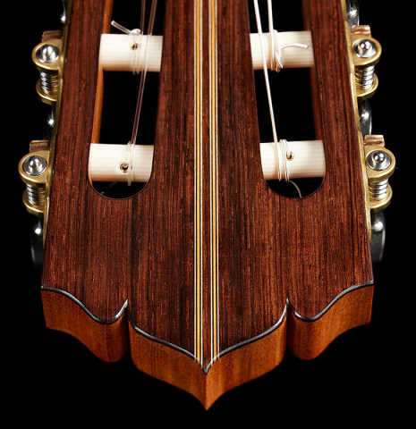 The headstock plate and tuning machines of a 2024 Hironori Fukuda classical guitar made of spruce and African rosewood