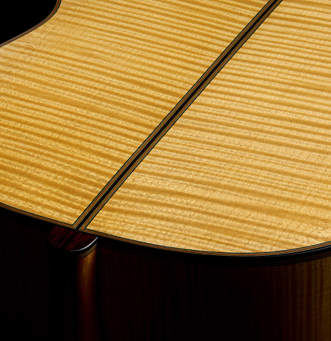 The heel, back binding and purfling of a 2026 Hironori Fukuda classical guitar made of spruce and maple