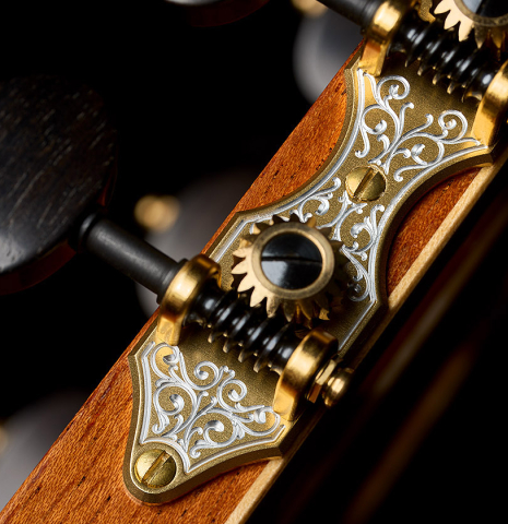 The tuning machines of a 2026 Hironori Fukuda classical guitar made of spruce and maple